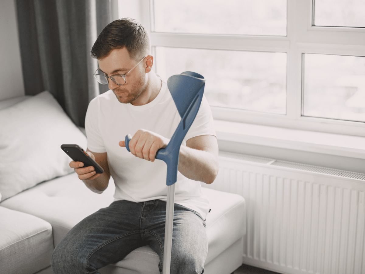 An injured patient uses a patient portal within the physical medicine EHR software to talk with his physiatrist.